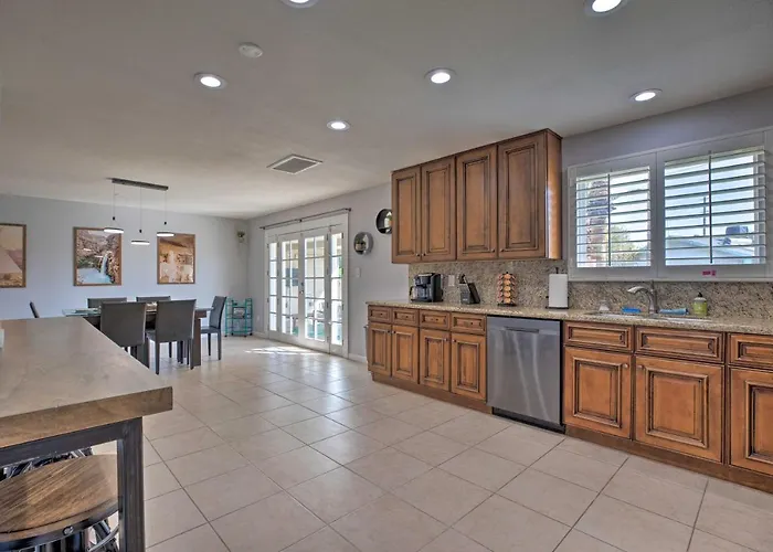 Holiday home Modern Gem W/ Pool, Games, Patio &