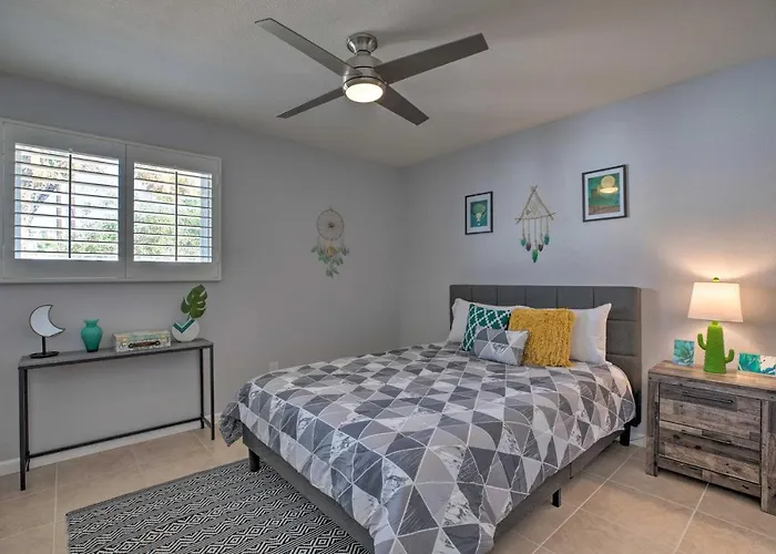Modern Gem W/ Pool, Games, Patio & Holiday home *