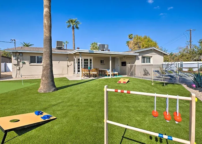 Modern Gem W/ Pool, Games, Patio & Holiday home *