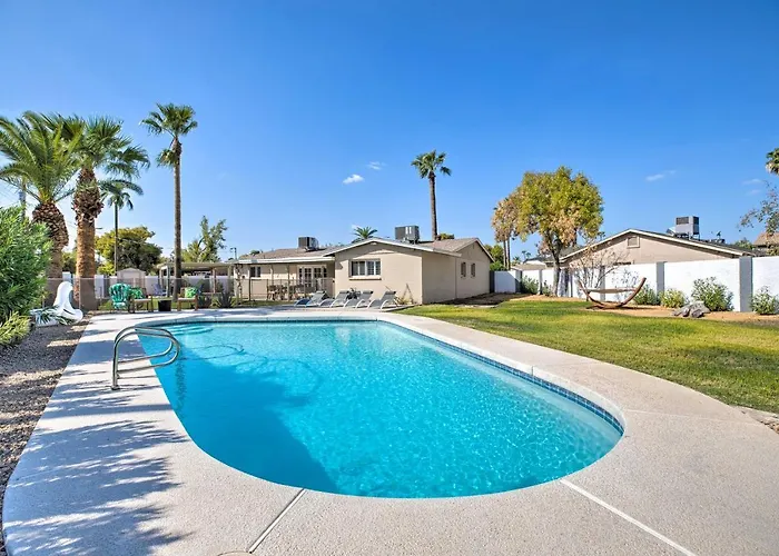 Modern Gem W/ Pool, Games, Patio & Holiday home Scottsdale