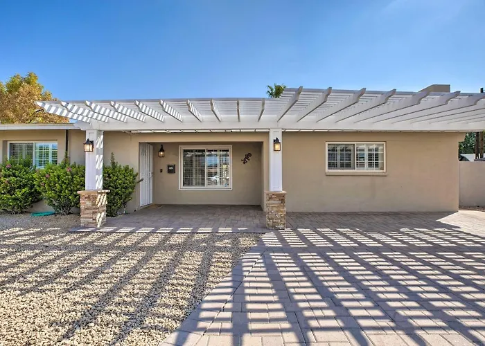 Modern Gem W/ Pool, Games, Patio & Holiday home