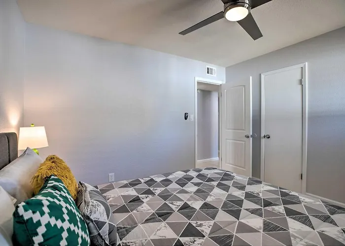 Holiday home Modern Gem W/ Pool, Games, Patio &