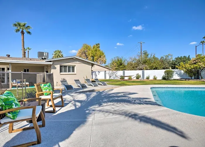 Holiday home Modern Gem W/ Pool, Games, Patio &