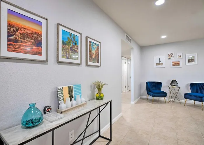 Modern Gem W/ Pool, Games, Patio & Holiday home Scottsdale